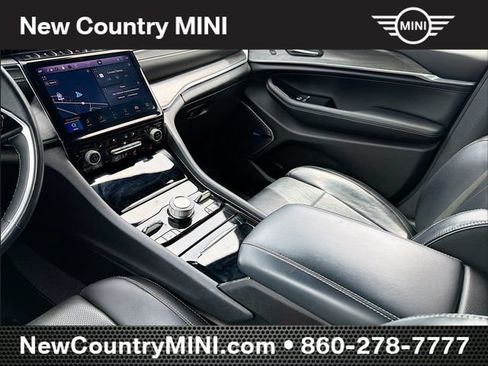 Used 2022 Jeep Grand Cherokee L Overland w/ Luxury Tech Group IV AWD/4WD image 24