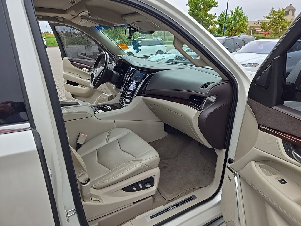 Used 2015 Cadillac Escalade Luxury AWD/4WD image 20