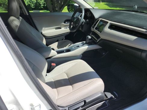 Used 2021 Honda HR-V EX-L image 10