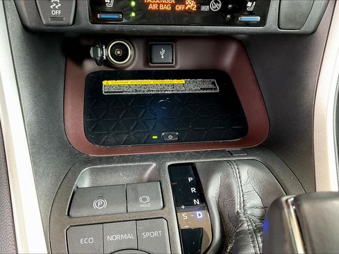 Used 2021 Toyota RAV4 Limited AWD/4WD image 15