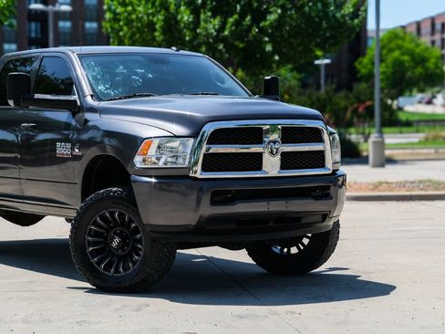Used 2018 RAM 2500 Tradesman w/ Chrome Appearance Group AWD/4WD image 3