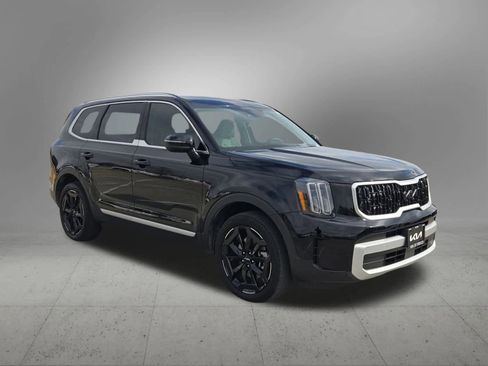 Certified 2025 Kia Telluride EX w/ EX Captain's Chair Package image 8