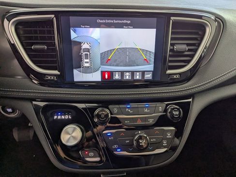 New 2026 Chrysler Pacifica Select image 22