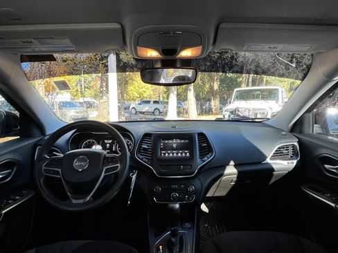 Used 2021 Jeep Cherokee Latitude image 35