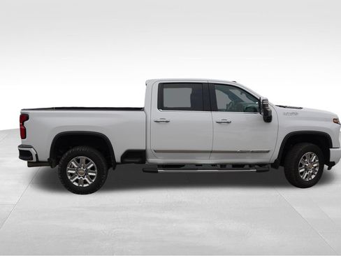 Used 2024 Chevrolet Silverado 3500 High Country w/ High Country Premium Package AWD/4WD image 2