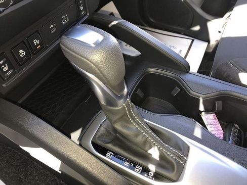 Certified 2022 Nissan Frontier SV image 19