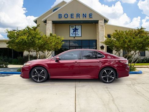 Used 2018 Toyota Camry XSE image 2