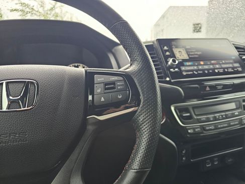 Used 2025 Honda Ridgeline Black Edition image 37