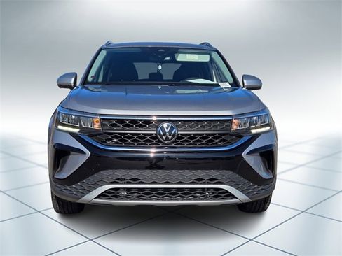 Used 2023 Volkswagen Taos SE image 8