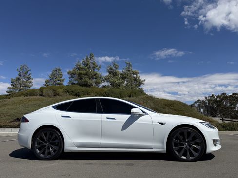 Used 2018 Tesla Model S 100D AWD/4WD image 17