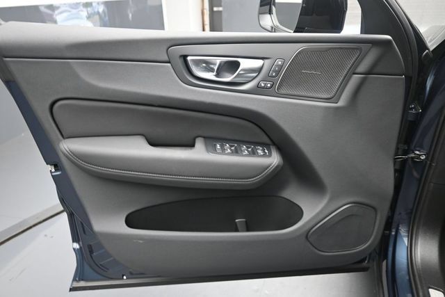 New 2027 Volvo XC60 B5 Plus AWD/4WD image 19