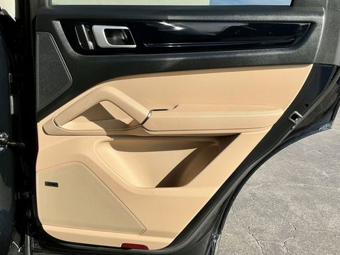 Used 2022 Porsche Cayenne Platinum Edition image 26