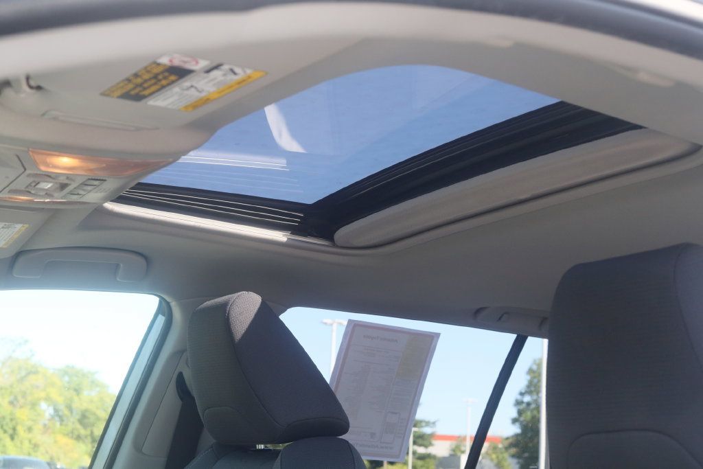 Certified 2019 Toyota RAV4 XLE AWD/4WD image 4