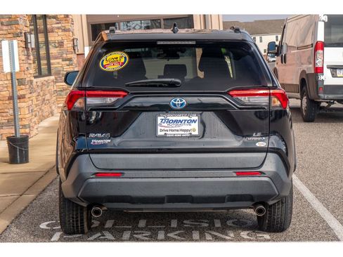Used 2020 Toyota RAV4 LE image 4