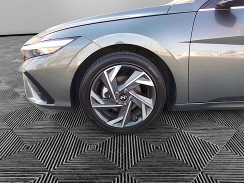 Used 2024 Hyundai Elantra Limited image 14