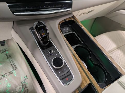 Used 2022 Cadillac Escalade Premium Luxury Platinum image 13