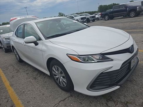 Used 2022 Toyota Camry LE FWD image 4