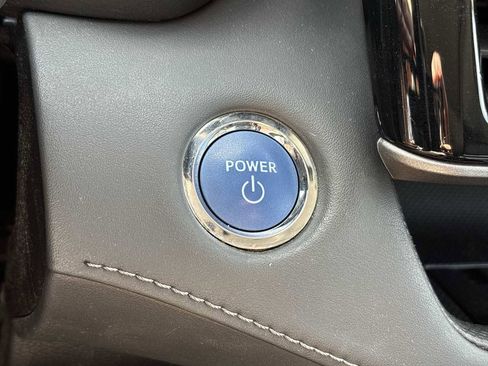 Used 2022 Toyota Highlander XLE AWD/4WD image 17