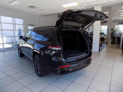 Used 2025 Jeep Grand Cherokee L Summit w/ Obsidian Package AWD/4WD image 6