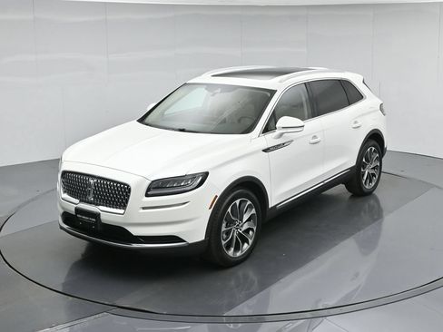 Used 2023 Lincoln Nautilus Reserve w/ Luxury Package AWD/4WD image 38