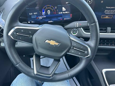 Used 2025 Chevrolet Equinox LT w/ Safety and Technology Package FWD image 13