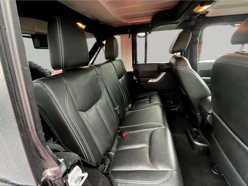 Used 2015 Jeep Wrangler Unlimited Rubicon AWD/4WD image 25