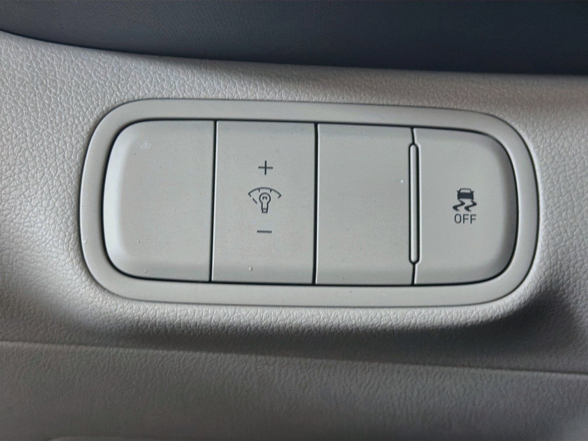 Used 2025 Hyundai Venue SEL FWD image 16