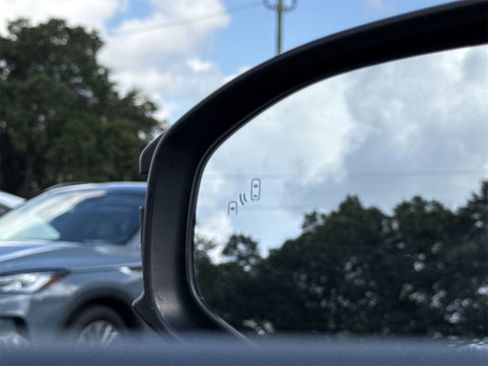 Used 2023 Toyota Crown Limited image 17