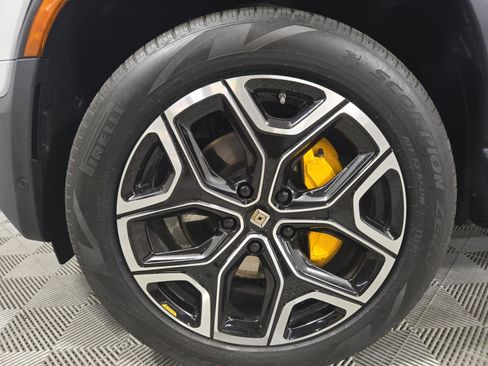 Used 2023 Rivian R1T Adventure image 9