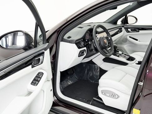 New 2026 Porsche Macan image 7