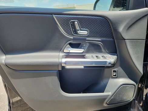 New 2025 Mercedes-Benz GLB 250 image 15