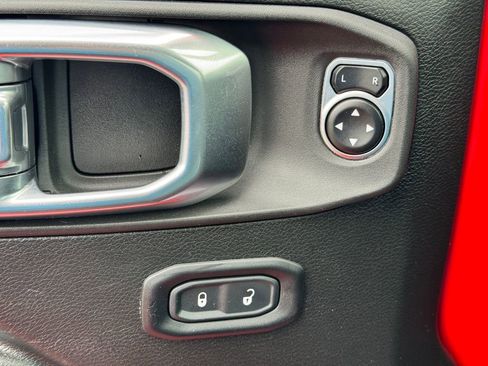 Used 2024 Jeep Wrangler Unlimited Sport AWD/4WD image 29
