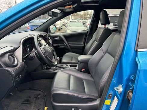 Used 2018 Toyota RAV4 SE w/ Power Extra Value Package image 12