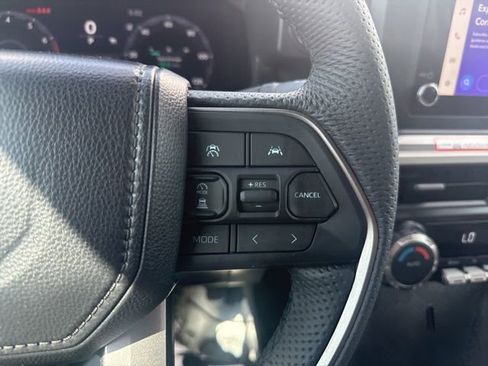 Used 2025 Toyota Tacoma TRD Off-Road AWD/4WD image 12