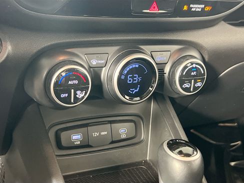 Used 2024 Hyundai Venue SEL FWD image 15
