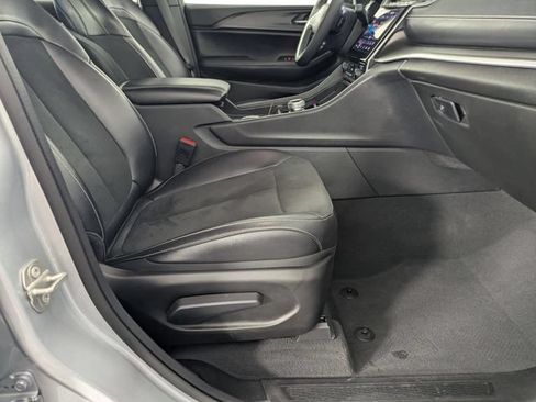 Used 2024 Jeep Grand Cherokee L Altitude RWD image 36