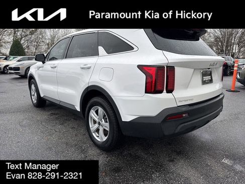 Used 2023 Kia Sorento LX image 5