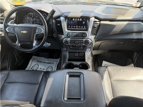 Used 2018 Chevrolet Suburban LT w/ Luxury Package RWD image 29