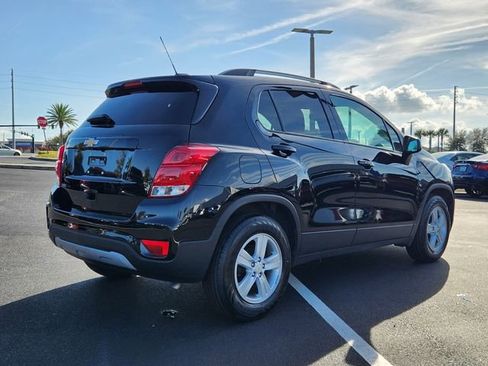 Used 2021 Chevrolet Trax LT w/ LT Convenience Package image 4