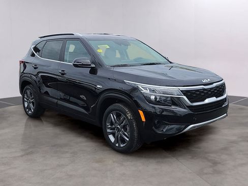 Used 2023 Kia Seltos S AWD/4WD image 3