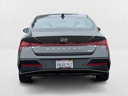 Used 2024 Hyundai Elantra Limited image 7