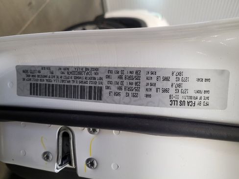 Used 2019 Jeep Cherokee Limited image 33