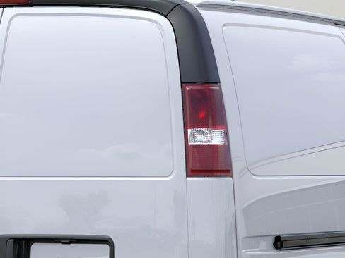 New 2026 GMC Savana 2500 RWD image 21