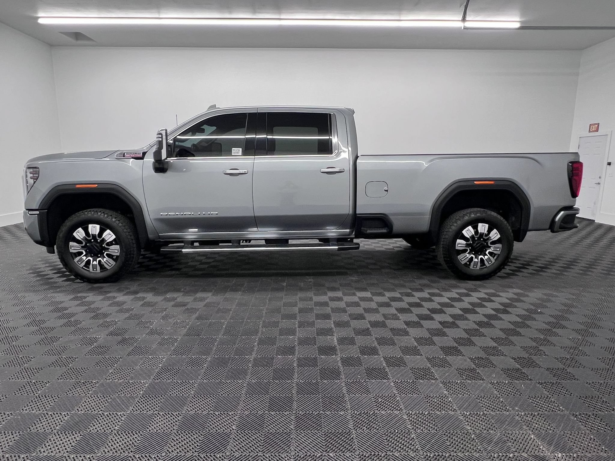 Used 2024 GMC Sierra 3500 Denali AWD/4WD image 2