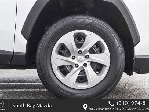 Used 2021 Toyota RAV4 LE image 9