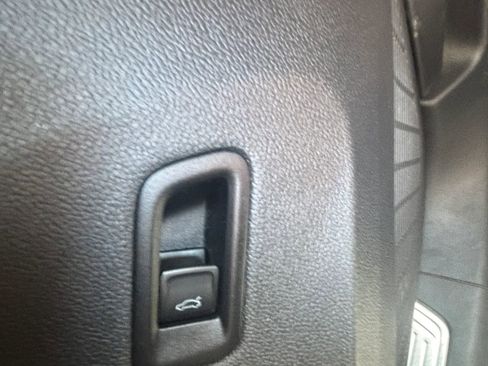 Used 2025 Volkswagen Atlas SE AWD/4WD image 17