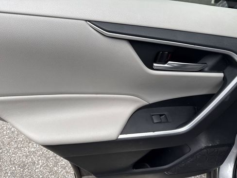 Used 2020 Toyota RAV4 XLE image 13