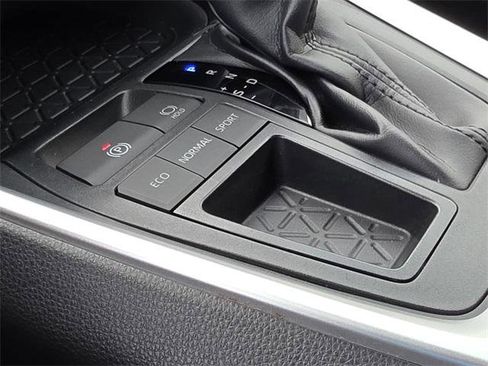 Certified 2020 Toyota RAV4 XLE Premium image 22