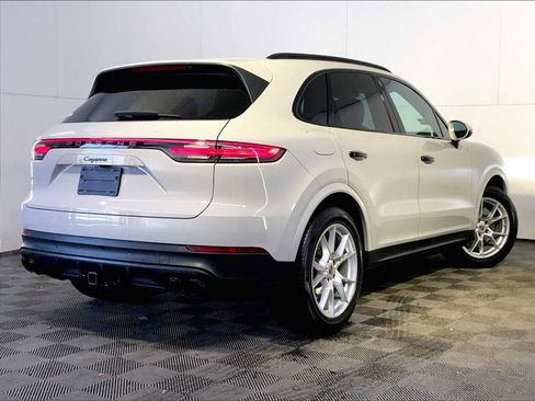 Certified 2022 Porsche Cayenne Platinum Edition image 13