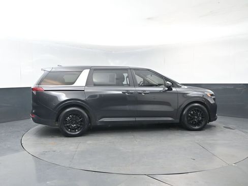 Certified 2024 Kia Carnival LX image 6